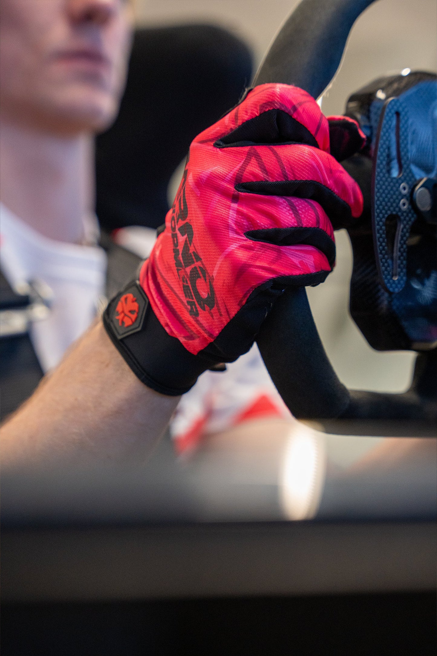 Sim Racing Gloves - APEX - Red